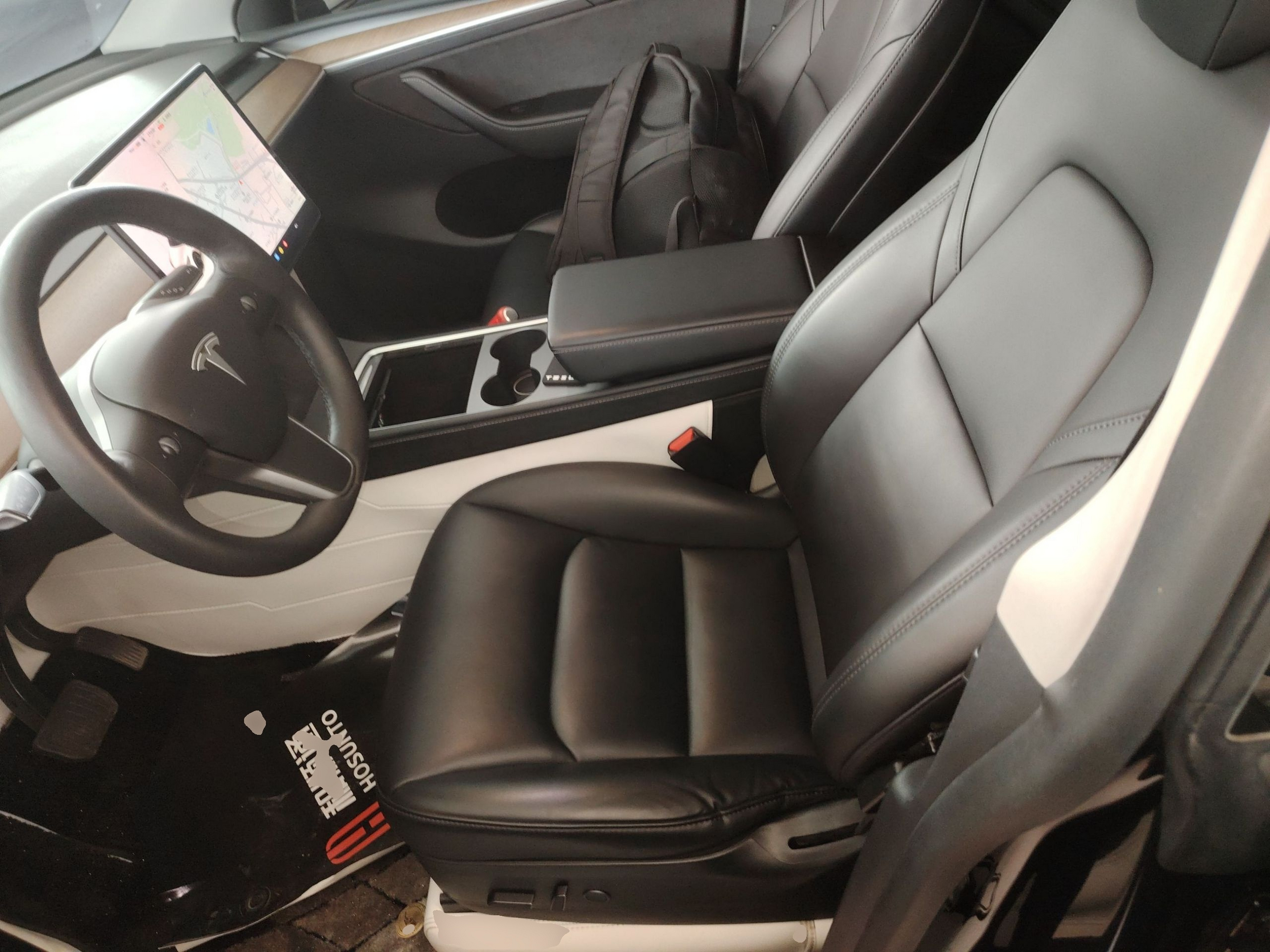 Переднее сиденье в автомобиле