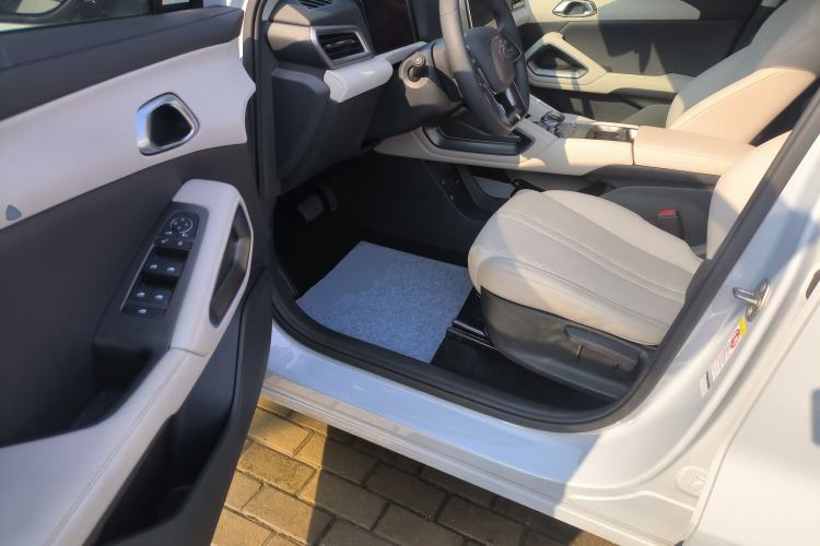 Used BYD Yuan UP 2024 401KM Leading Edition