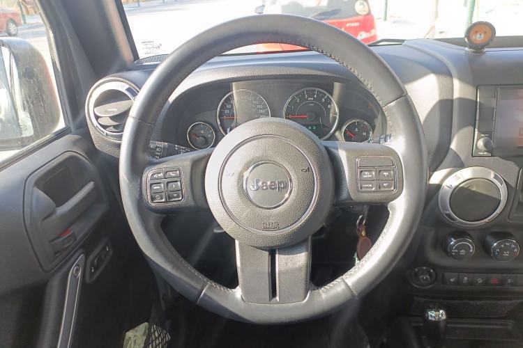 Used  Wrangler 2015 3.6L Rubicon Four-Door Comfort Edition
