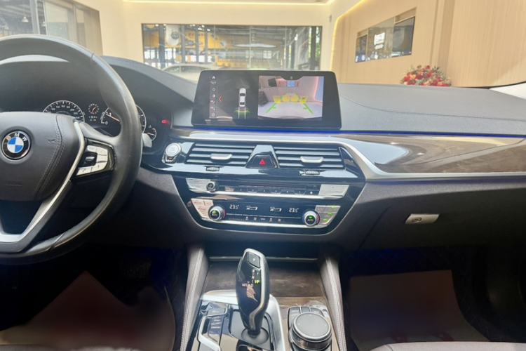 Used BMW 5 Series 2019 525Li Luxury Package
