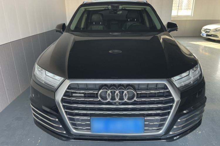 Used Audi Q7 2018 40 TFSI Comfort Model
