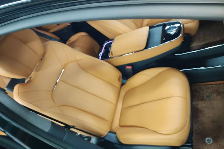 Used  LEVC L380 2024 140-Degree 6-Seater All-Wheel-Drive Ultra
