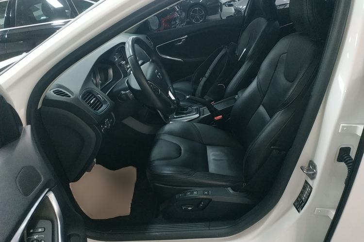 Used Volvo V40 2017 T3 Zhiyi Edition