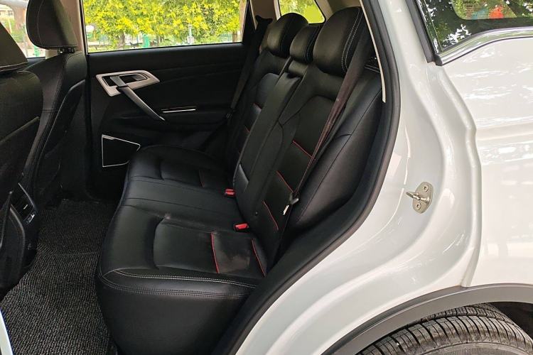 Used Geely Auto Emgrand X7 Sport 2018 1.8TD Automatic Two-Wheel Drive Smart Connect 4G Internet Edition
