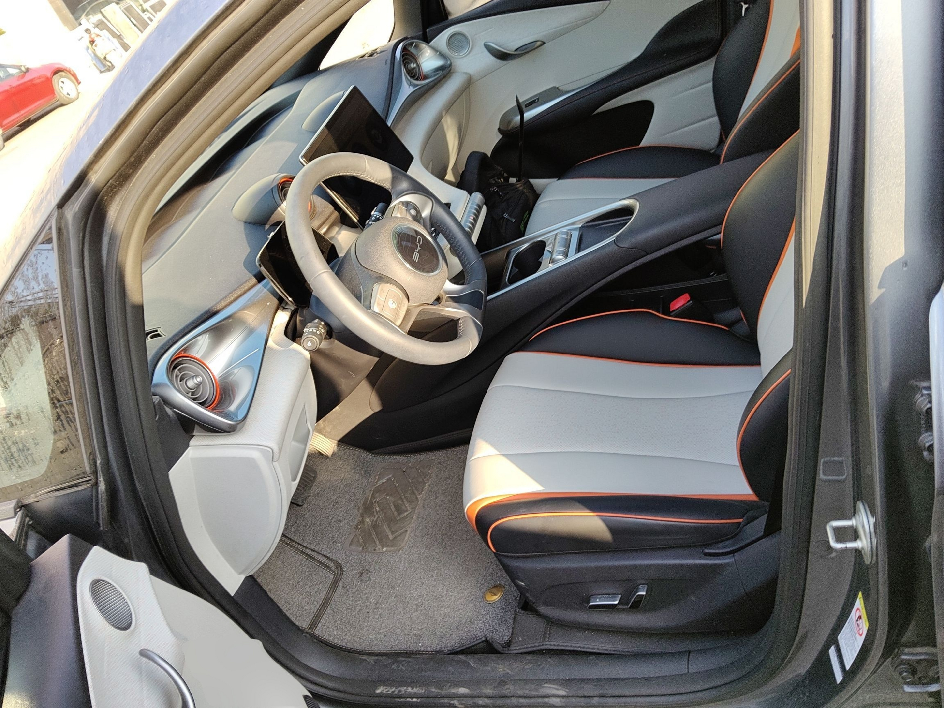 Переднее сиденье в автомобиле