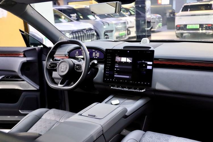 Used Zeekr 7X 2025 100 kWh Long-Range Rear-Wheel Drive with Intelligent Driving Features
