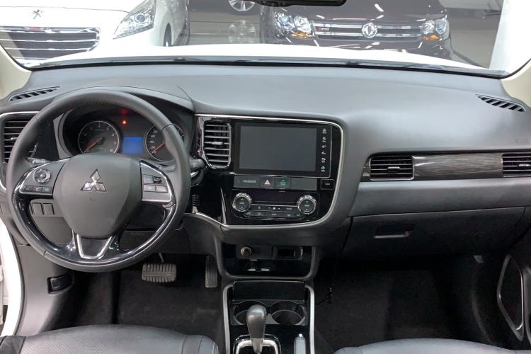 Used Mitsubishi Outlander 2018 2.0L Two-Wheel Drive Glory Edition 5 Seats
