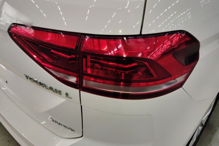 Used Volkswagen Touran 2018 Volkswagen Touran L 280TSI DSG Comfort Edition 7 Seats China VI Standard
