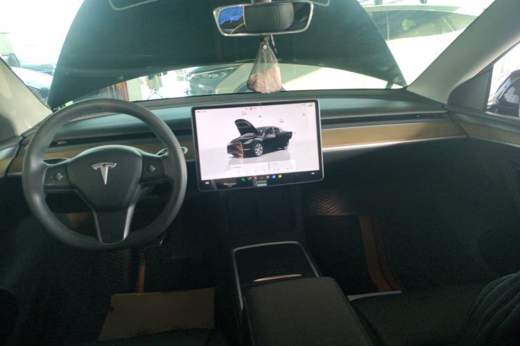 Used Tesla Model Y 2022 Long-Range All-Wheel-Drive Version