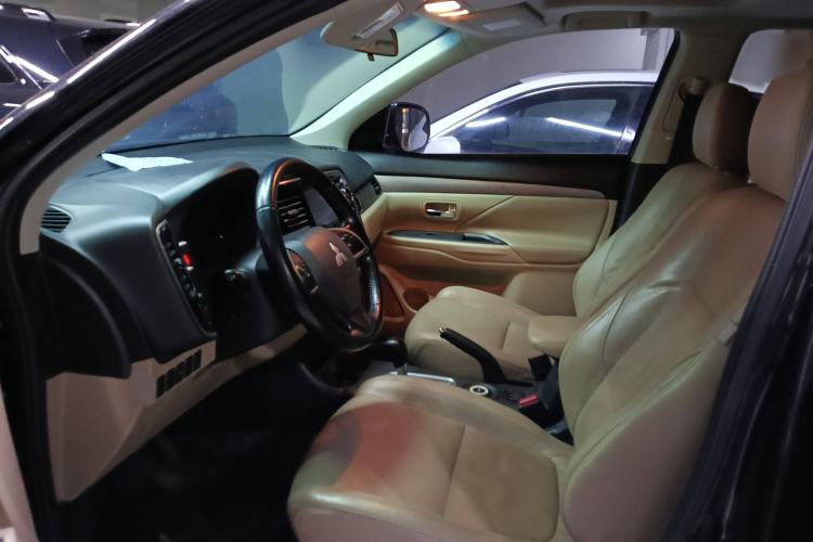 Used Mitsubishi Outlander 2013 2.4L 4x4 Luxury Navigation Edition 5 Seats
