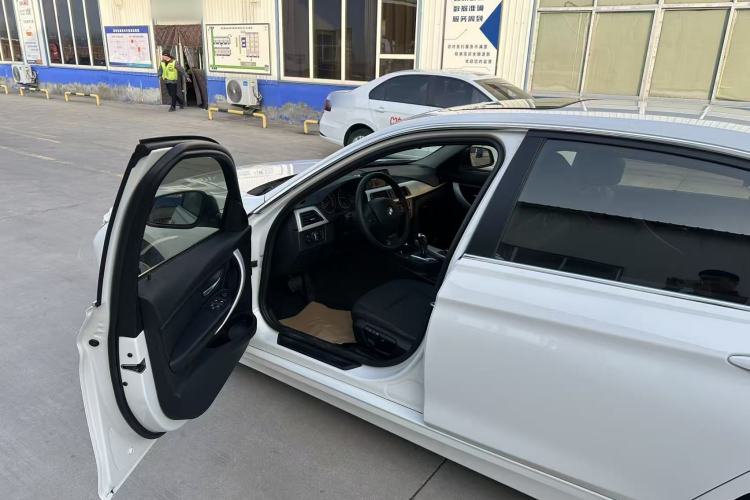 Used BMW 3 Series 2015 316Li Fashion Model
