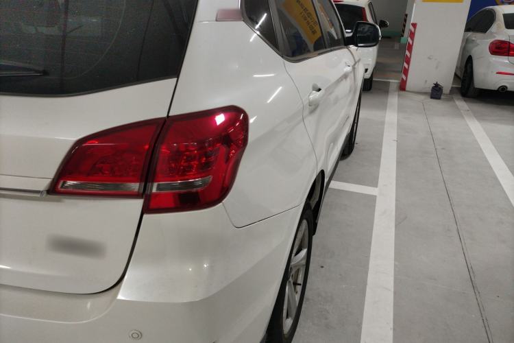 Used Haval H2 2018 Chuanxiang Edition Red Badge 1.5T Dual-Clutch Two-Wheel Drive Fashionable Model
