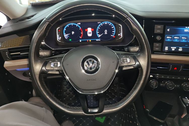 Used Volkswagen Passat 2019 330TSI Luxury Edition China VI Standard
