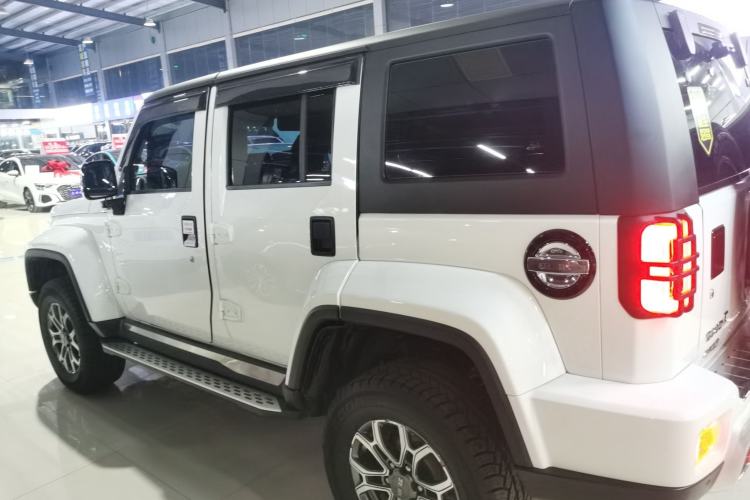 Used  BJ40 2023 2.0T Automatic Four-Wheel Drive Urban Hunter Edition Chivalrous Type
