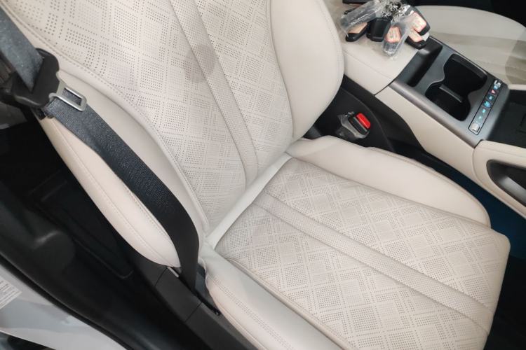 Used BYD Yuan UP 2025 Intelligent Driving Version 401 km Beyond-Range Edition