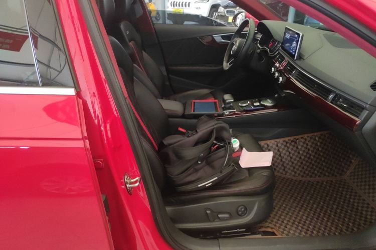 Used Audi A4L 2017 40 TFSI Ambition Edition
