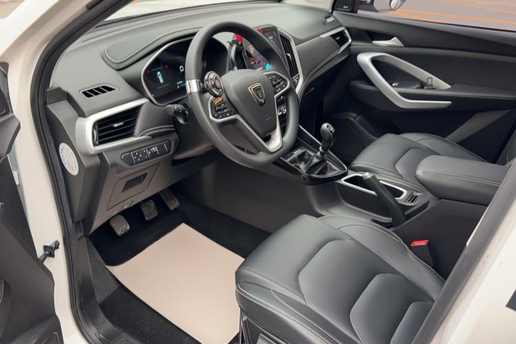 Used Baojun 530 2021 Global Car Anniversary Edition 1.5T Manual Luxury Model 6 Seats
