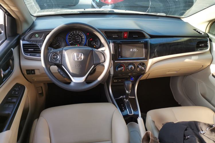Used Honda Crider 2015 1.8L automatic luxury edition

