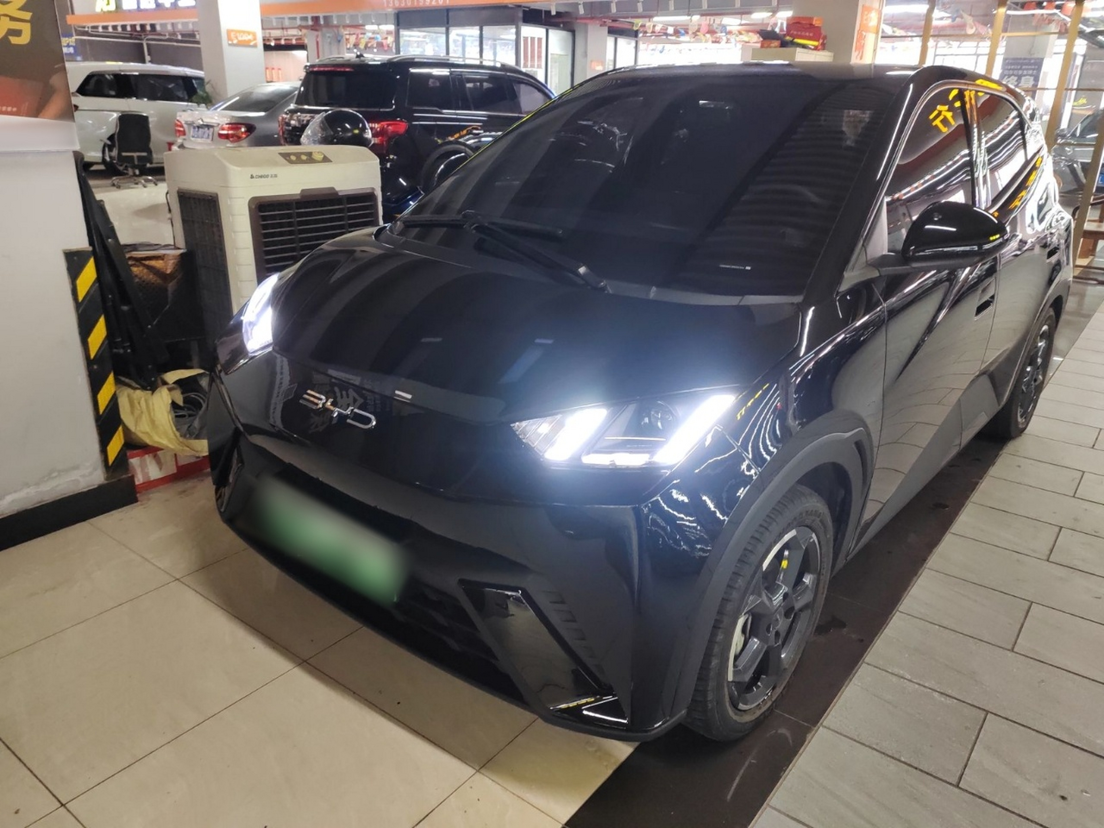 Под передней частью автомобиля