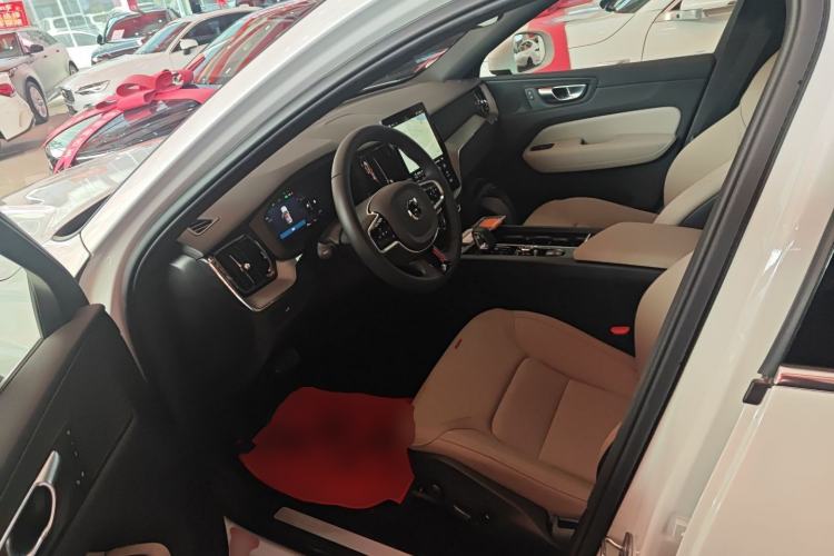 Used Volvo XC60 2026 B5 4x4 Smart Luxury Edition