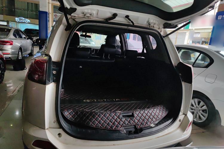 Used Toyota RAV4 2016 2.0L CVT Two-Wheel Drive Fashion Edition China V Standard
