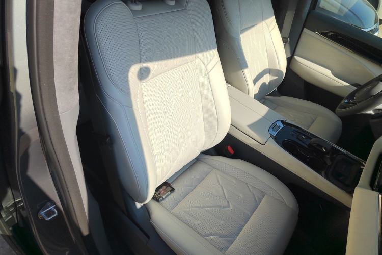 Used Zeekr 009 2024 7-Seater Aisle Version 108 kWh
