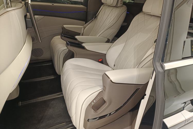 Used Denza D9 2022 DM-i 970 Four-Wheel Drive Flagship Model