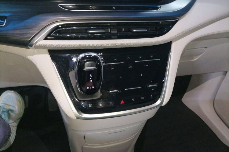 Used Buick GL8 2023 ES Lu Zun Deluxe and Yue Edition
