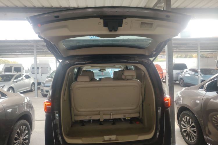 Used Buick GL8 2023 Facelifted Land Cruiser Executive Luxury Version
