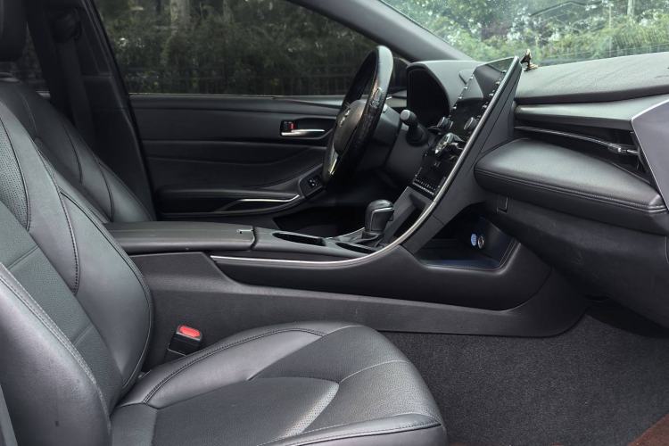 Used Toyota Avalon 2019 Dual-Engine 2.5L Luxury Edition China VI Standard
