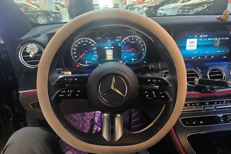 Used Mercedes-Benz E-Class New Energy 2023 E 350 e L Plug-in Hybrid Sports Sedan
