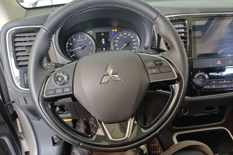 Used Mitsubishi Outlander 2019 2.0L Two-Wheel Drive Comfort Edition 5 Seats China VI Standard
