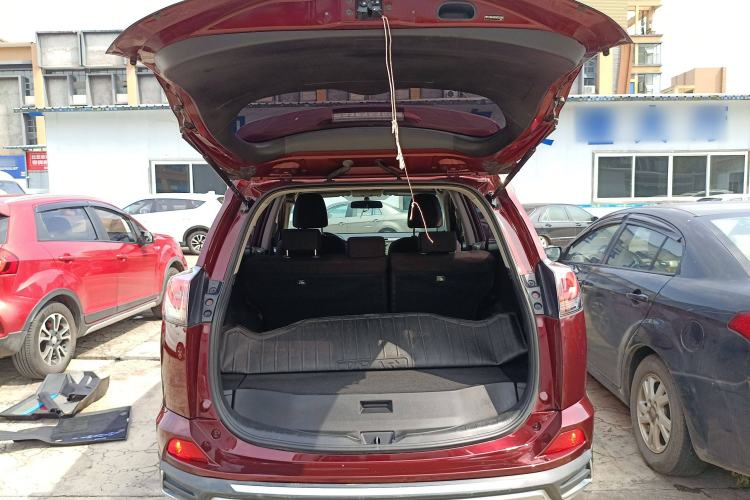 Used Toyota RAV4 2018 2.0L CVT Two-Wheel Drive Fashion X Edition
