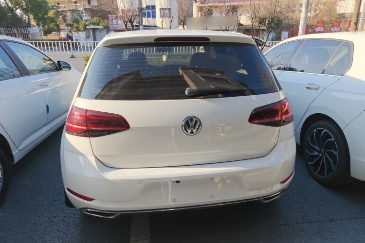 Used Volkswagen Golf 2018 230TSI Automatic Luxury Version
