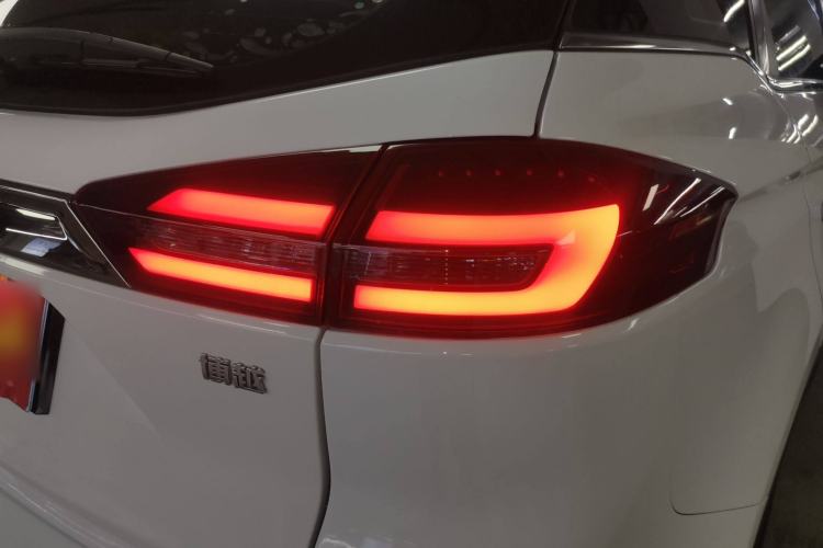 Used Geely Auto Emgrand X7 Sport 2018 1.8TD Automatic Two-Wheel Drive Smart Connect 4G Internet Edition
