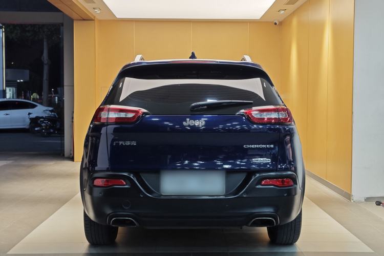 Used  Cherokee 2016 2.4L Leading Edition