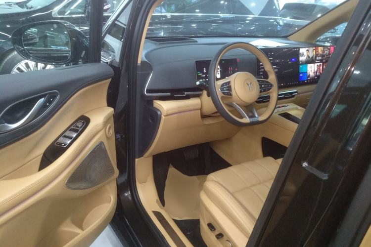 Used VOYAH Dream 2025 PHEV Four-Wheel-Drive Flagship Kunpeng Edition
