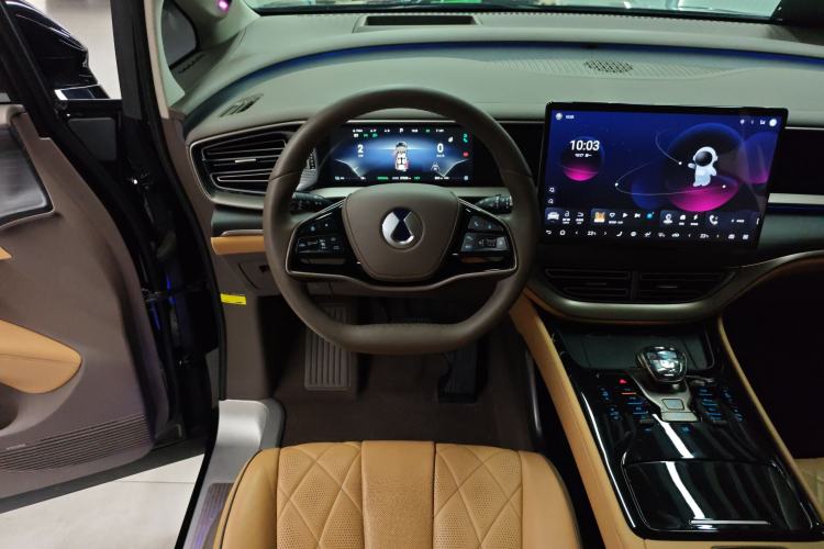 Used Denza D9 2024 DM-i 980 Four-Wheel Drive Flagship Model
