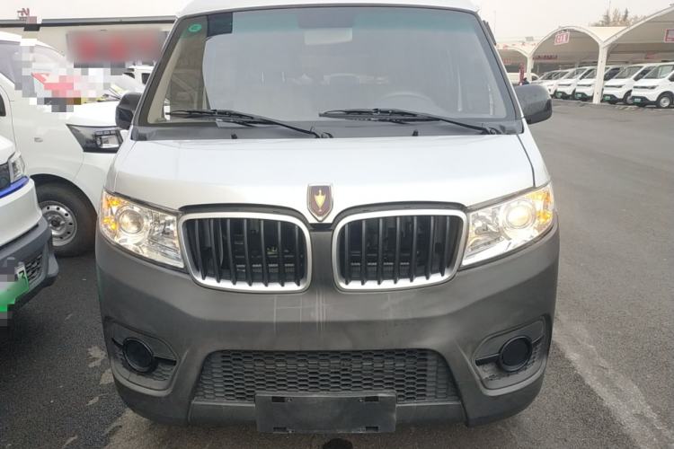 Used Jinbei Hiace X30 2023 1.5L Super-Comfortable Passenger Van 5/6/7-Seater Non-Air-Conditioned Version Model SWC15M