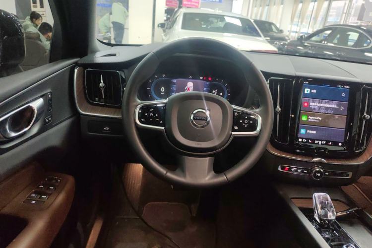 Used Volvo XC60 2024 B5 4x4 Smart Luxury Edition
