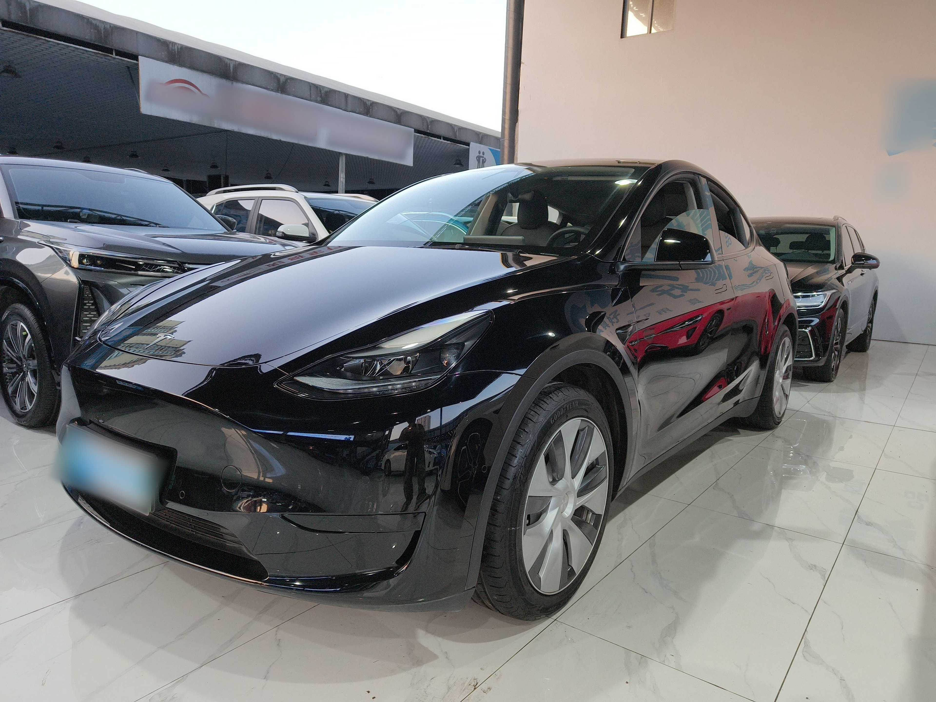 Под передней частью автомобиля