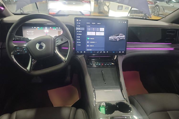 Used Denza Z9 2024 630 km All-Wheel Drive Max Version
