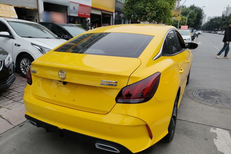 Used MG 5 2021 180 DVVT Manual Youth Luxury Edition
