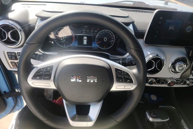 Used  BJ40 2023 2.0T Automatic Four-Wheel Drive Urban Hunter Edition Chivalrous Type
