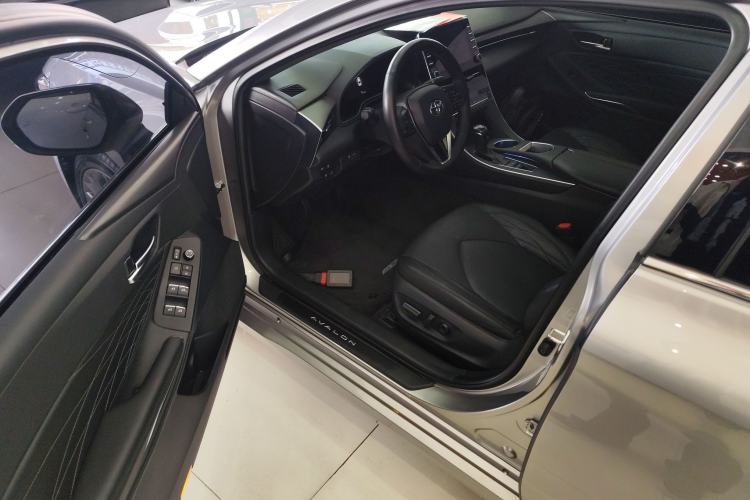 Used Toyota Avalon 2019 Dual-Engine 2.5L XLE Prestige Version China VI Standard