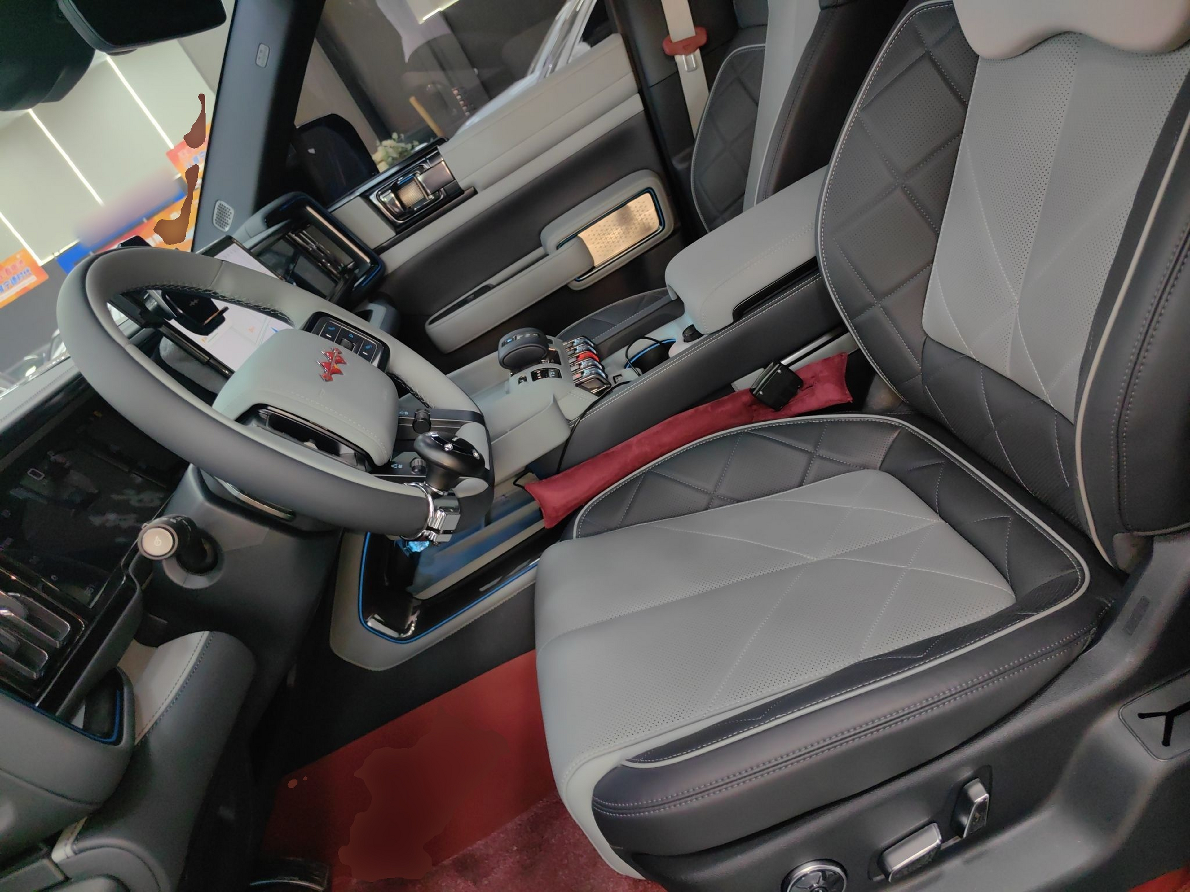 المقاعد الأمامية داخل السيارة