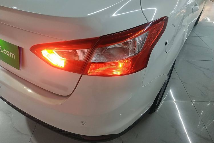 Used Ford Focus 2012 Sedan 1.6L Automatic Fashion Edition
