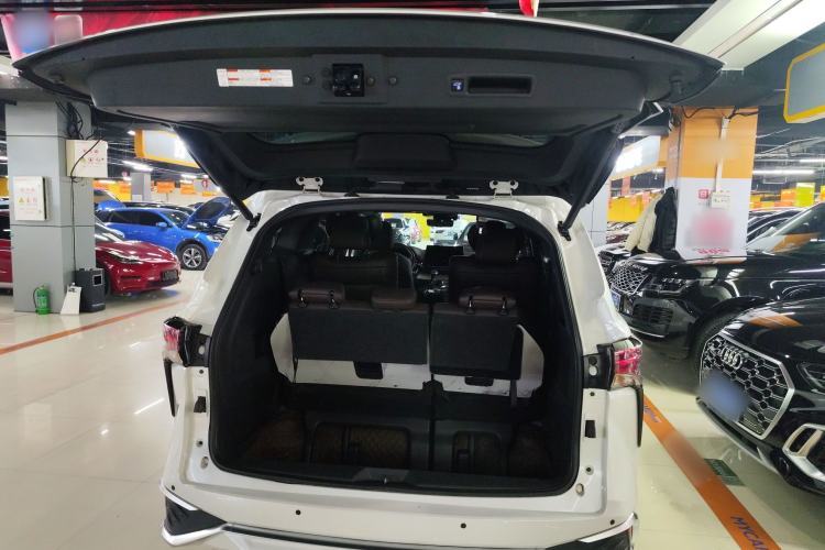 Used Toyota Granvia 2022 2.5L Hybrid Flagship Edition