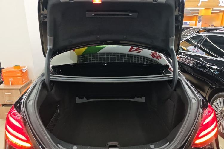 Used Mercedes-Benz E-Class 2018 E 300 L Sporty and Stylish Model
