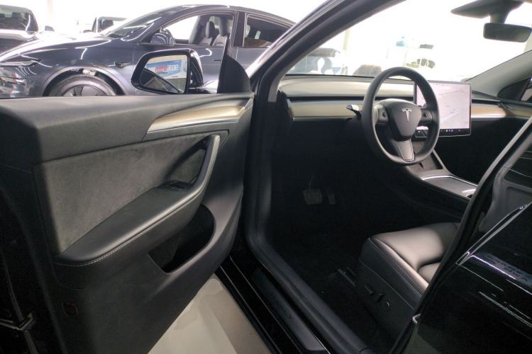 Used Tesla Model Y 2021 Standard Range Rear-Wheel Drive Version
